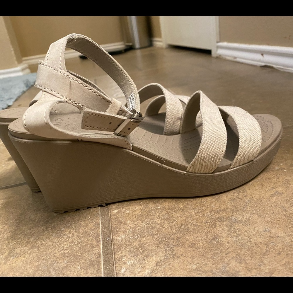 CROCS wedges- tan